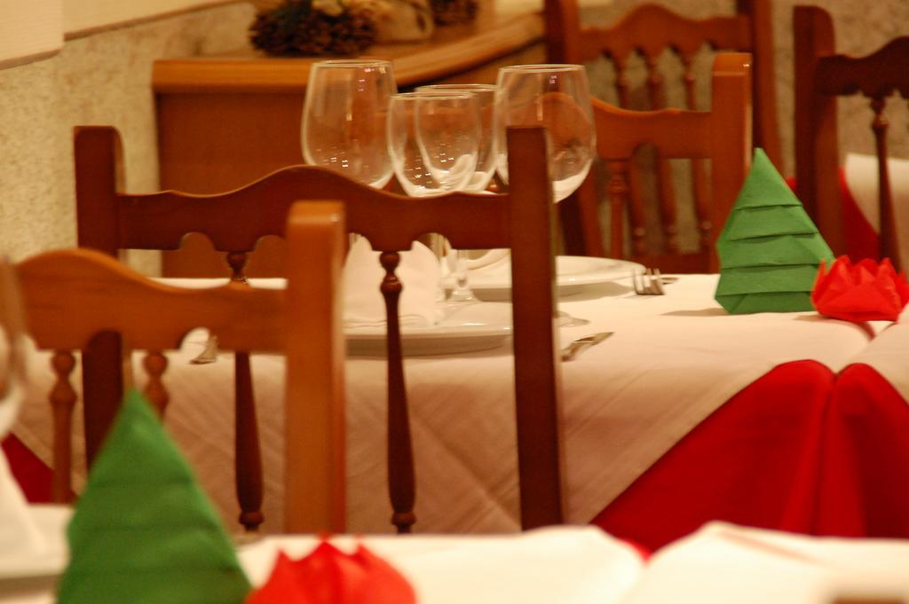 Hotel Los Duques مْبيخار المظهر الخارجي الصورة